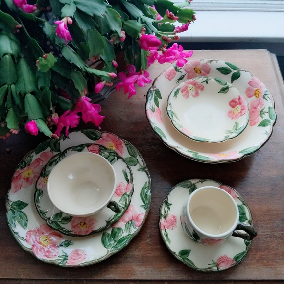 Franciscan Other - Vtg Franciscan Hand Painted Desert Rose Dish Set